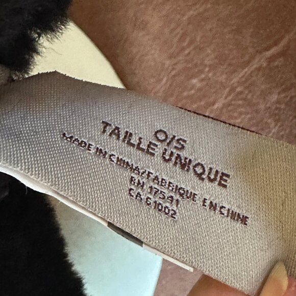 UGG Earmuffs Black Sheepskin Original Box Included NEW! - Picture 9 of 10